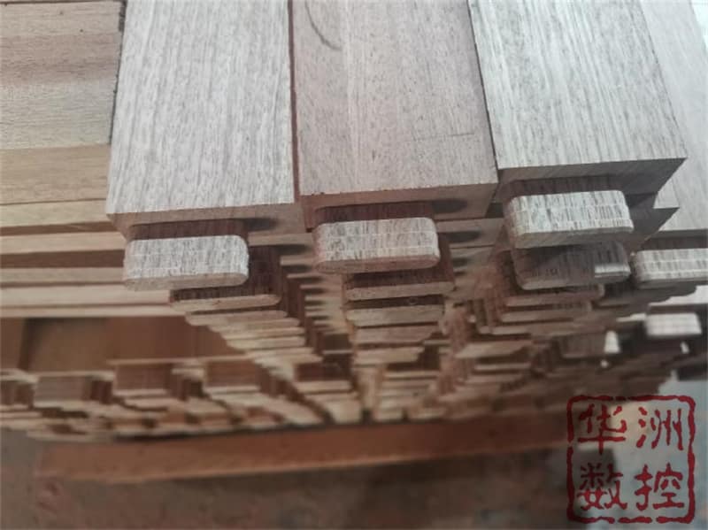 如何選擇一臺(tái)數(shù)控的開(kāi)榫機(jī)器3.jpg