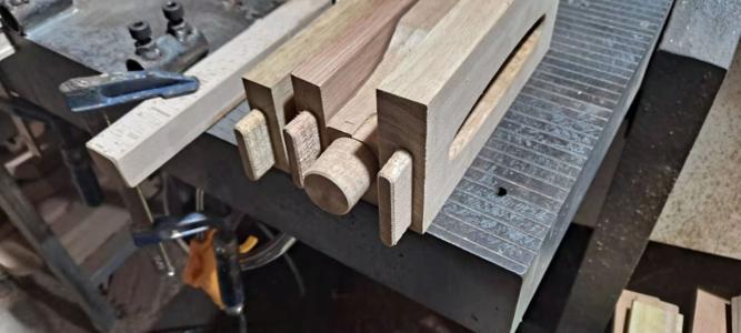 木工數(shù)控開榫機(jī)分類